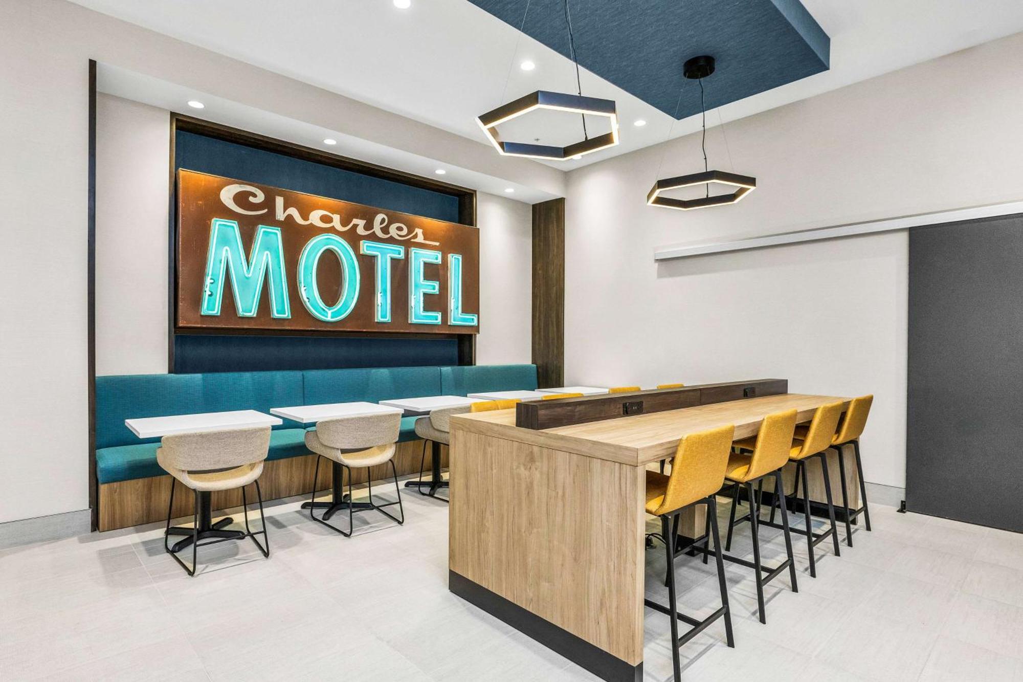 La Quinta Inn & Suites By Wyndham San Jose Airport-Downtown Exterior foto